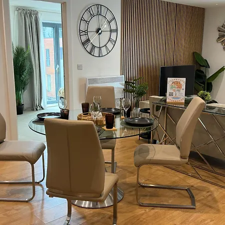 Velvet Leaf Retreat - 2 Bedrooms, 3 Beds, Ensuites, Park Views, Free Parking לידס