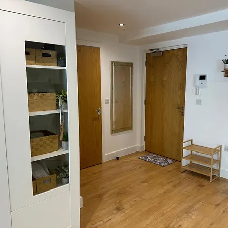 Velvet Leaf Retreat - 2 Bedrooms, 3 Beds, Ensuites, Park Views, Free Parking Appartement Leeds (West Yorkshire)
