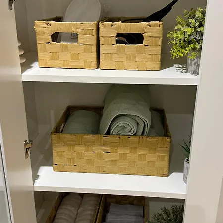 Velvet Leaf Retreat - 2 Bedrooms, 3 Beds, Ensuites, Park Views, Free Parking Апартаменты Лидс