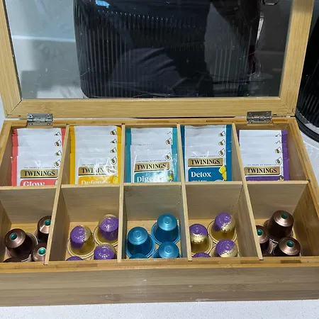 Velvet Leaf Retreat - 2 Bedrooms, 3 Beds, Ensuites, Park Views, Free Parking