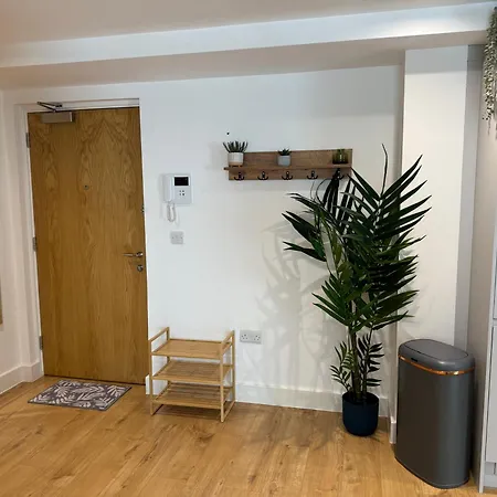 Velvet Leaf Retreat - 2 Bedrooms, 3 Beds, Ensuites, Park Views, Free Parking Appartement Leeds (West Yorkshire)