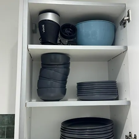 Апартаменты Velvet Leaf Retreat - 2 Bedrooms, 3 Beds, Ensuites, Park Views, Free Parking