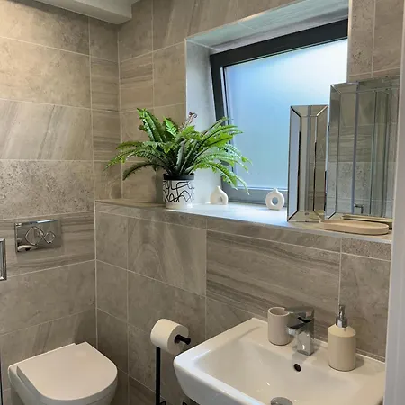 Appartement Velvet Leaf Retreat - 2 Bedrooms, 3 Beds, Ensuites, Park Views, Free Parking *