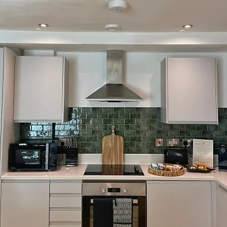 Appartement Velvet Leaf Retreat - 2 Bedrooms, 3 Beds, Ensuites, Park Views, Free Parking *