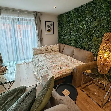 Velvet Leaf Retreat - 2 Bedrooms, 3 Beds, Ensuites, Park Views, Free Parking * Leeds (West Yorkshire)