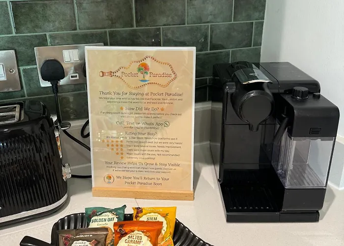 Velvet Leaf Retreat - 2 Bedrooms, 3 Beds, Ensuites, Park Views, Free Parking Апартаменти Лідс