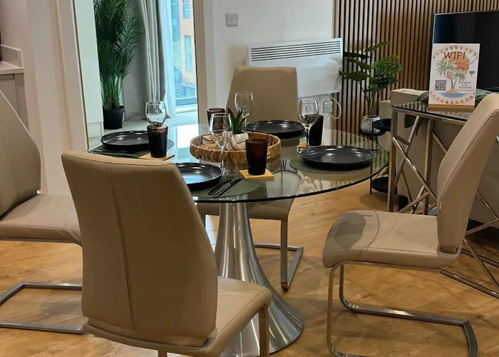 Апартаменти Velvet Leaf Retreat - 2 Bedrooms, 3 Beds, Ensuites, Park Views, Free Parking Лідс