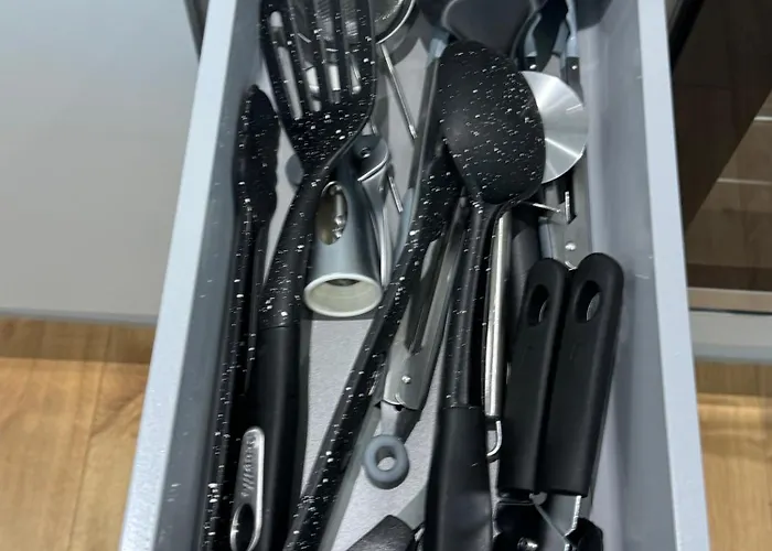 Апартаменти Velvet Leaf Retreat - 2 Bedrooms, 3 Beds, Ensuites, Park Views, Free Parking *