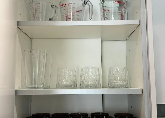 Velvet Leaf Retreat - 2 Bedrooms, 3 Beds, Ensuites, Park Views, Free Parking Апартаменти