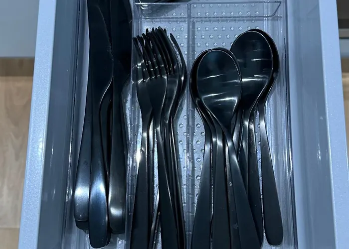 Velvet Leaf Retreat - 2 Bedrooms, 3 Beds, Ensuites, Park Views, Free Parking Лідс