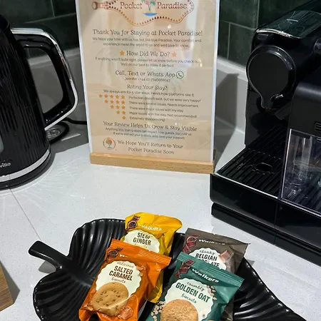 Velvet Leaf Retreat - 2 Bedrooms, 3 Beds, Ensuites, Park Views, Free Parking