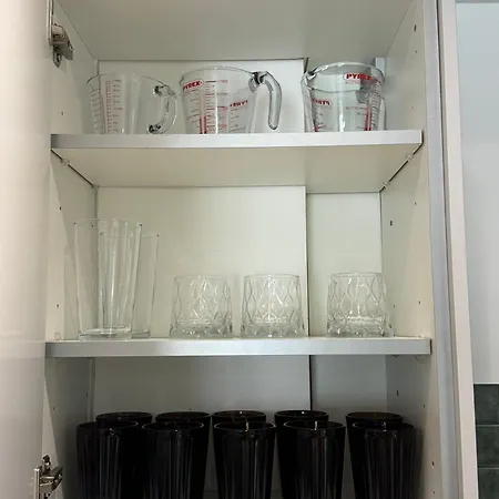 Velvet Leaf Retreat - 2 Bedrooms, 3 Beds, Ensuites, Park Views, Free Parking Apartman