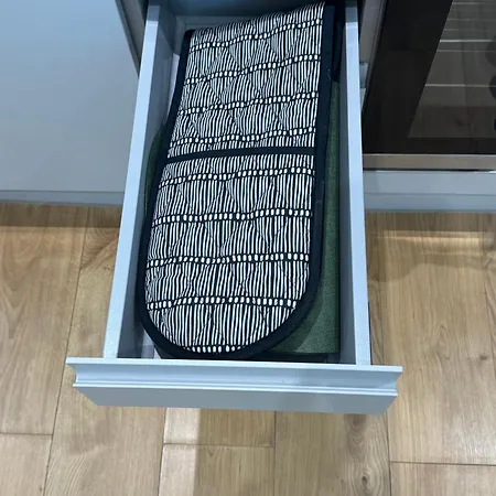 Velvet Leaf Retreat - 2 Bedrooms, 3 Beds, Ensuites, Park Views, Free Parking Apartman *