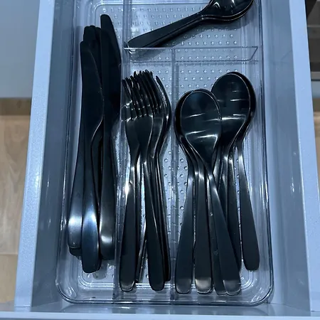 Velvet Leaf Retreat - 2 Bedrooms, 3 Beds, Ensuites, Park Views, Free Parking Leeds